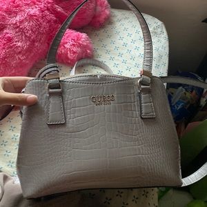 brand new guess purse !!